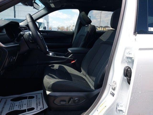new 2025 Jeep Grand Cherokee L car, priced at $39,575
