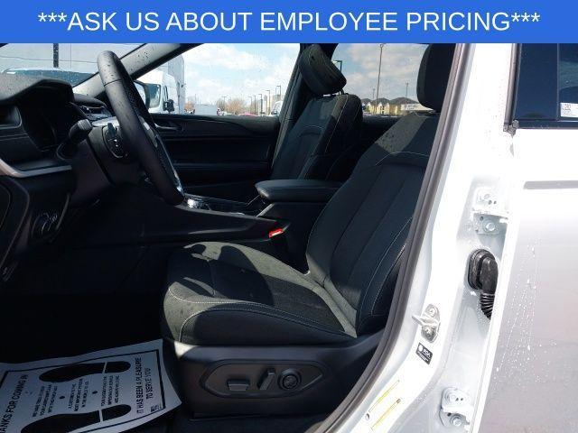 new 2025 Jeep Grand Cherokee L car, priced at $39,575
