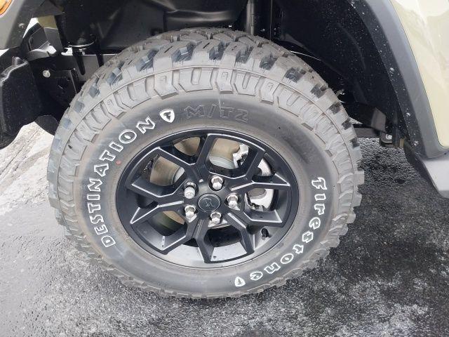 new 2025 Jeep Gladiator car, priced at $41,685