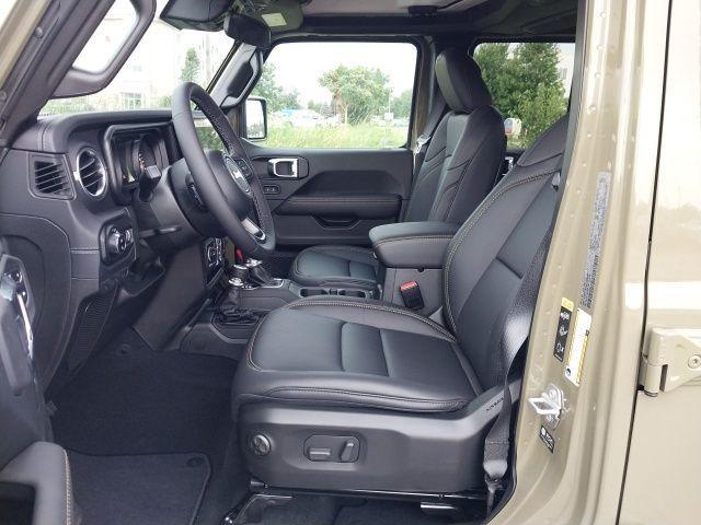 new 2025 Jeep Gladiator car, priced at $41,685