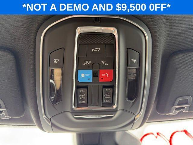 new 2025 Jeep Grand Cherokee car, priced at $37,025
