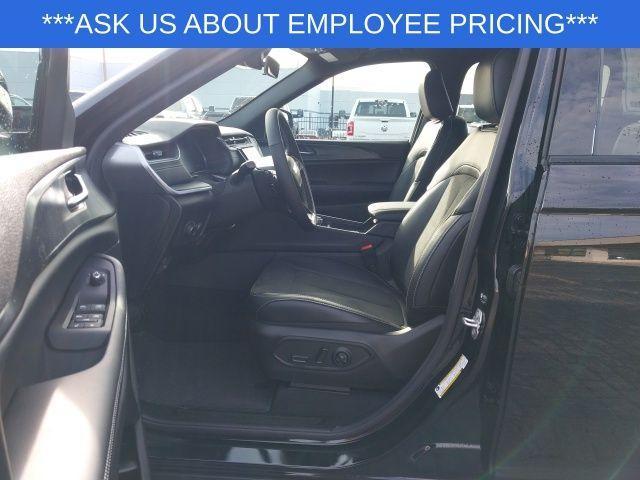 new 2025 Jeep Grand Cherokee car, priced at $39,917