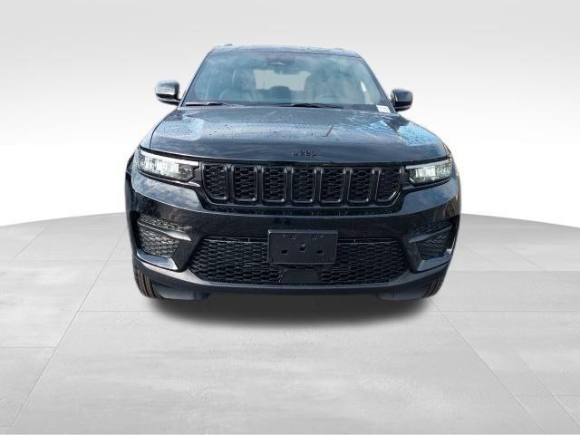 new 2025 Jeep Grand Cherokee car, priced at $40,525