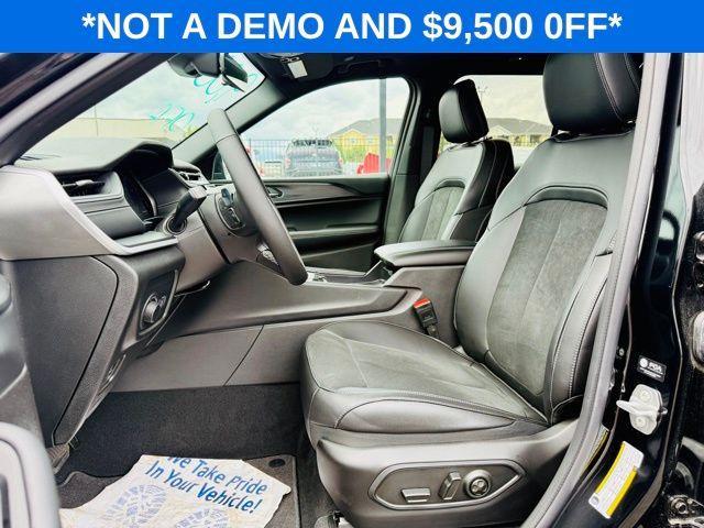 new 2025 Jeep Grand Cherokee car, priced at $37,025