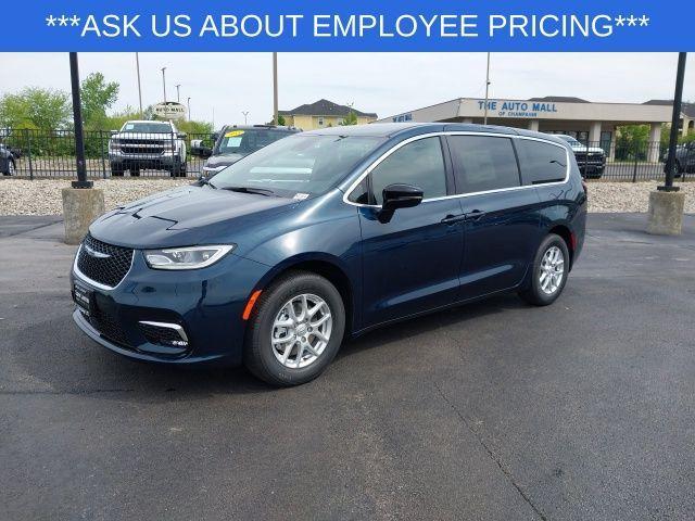 new 2025 Chrysler Pacifica car, priced at $39,940