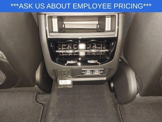 new 2025 Jeep Grand Cherokee car, priced at $39,875