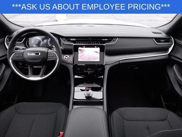 new 2025 Jeep Grand Cherokee car, priced at $39,875