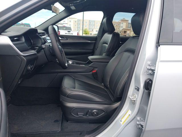 new 2025 Jeep Grand Cherokee car, priced at $40,495