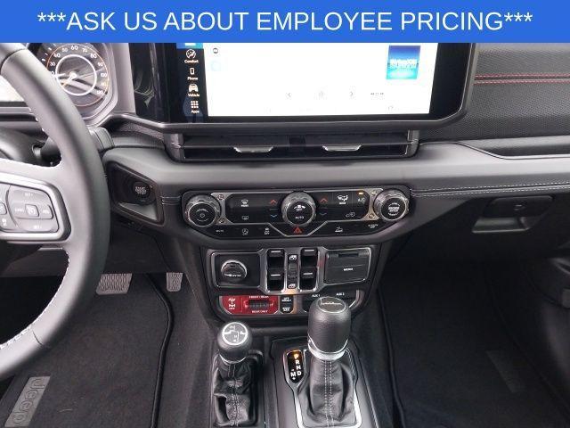 new 2025 Jeep Gladiator car, priced at $45,180