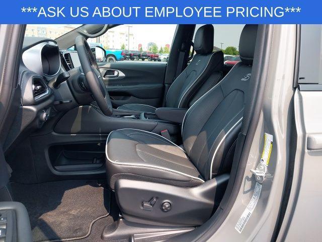new 2025 Chrysler Pacifica car, priced at $49,055