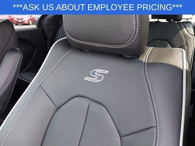 new 2025 Chrysler Pacifica car, priced at $49,055