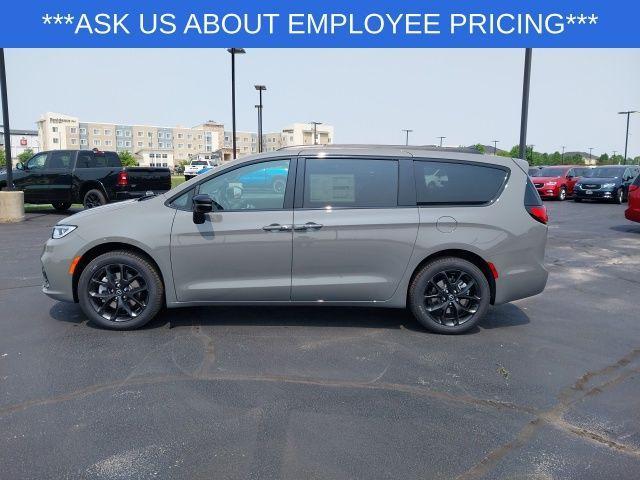 new 2025 Chrysler Pacifica car, priced at $49,055