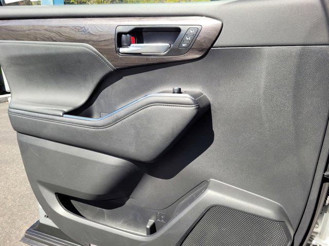 used 2023 Toyota Highlander Hybrid car, priced at $49,900