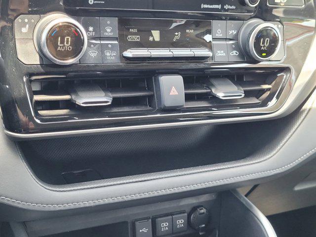 used 2020 Toyota Highlander Hybrid car, priced at $37,900
