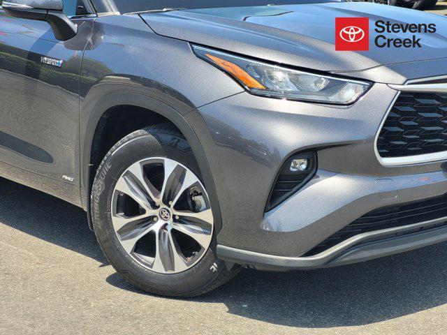 used 2020 Toyota Highlander Hybrid car, priced at $37,900