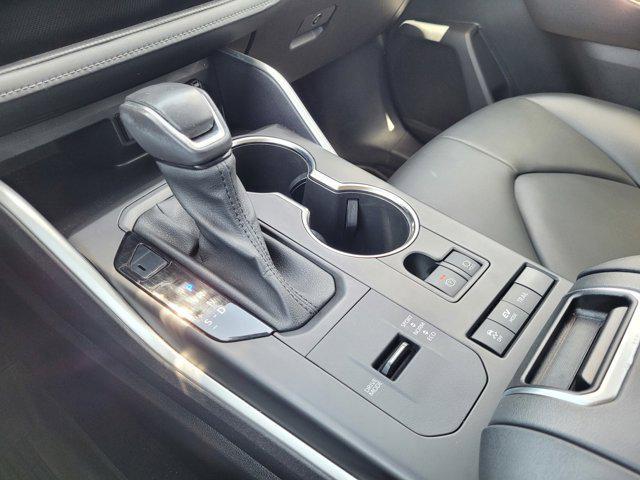 used 2020 Toyota Highlander Hybrid car, priced at $37,900