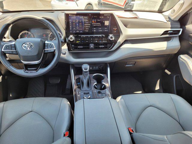 used 2022 Toyota Highlander car, priced at $46,900