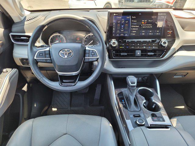 used 2022 Toyota Highlander car, priced at $46,900