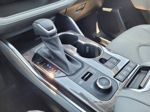 used 2022 Toyota Highlander car, priced at $46,900