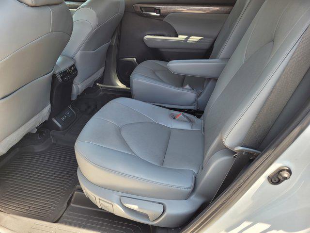 used 2022 Toyota Highlander car, priced at $46,900