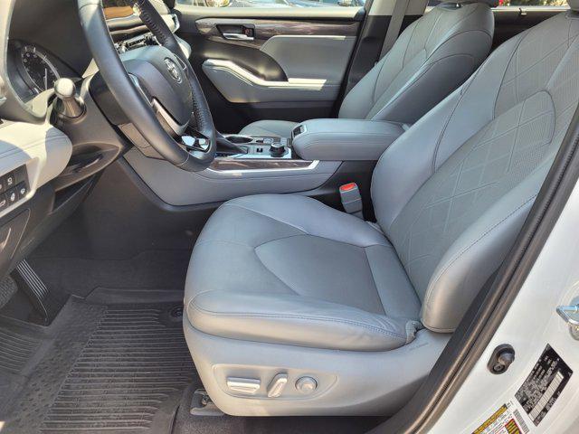 used 2022 Toyota Highlander car, priced at $46,900