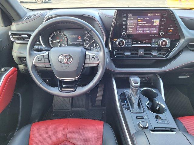 used 2021 Toyota Highlander car, priced at $40,900