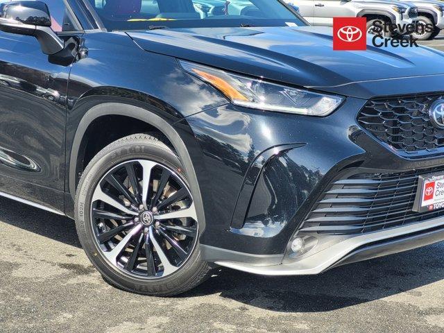 used 2021 Toyota Highlander car, priced at $40,900