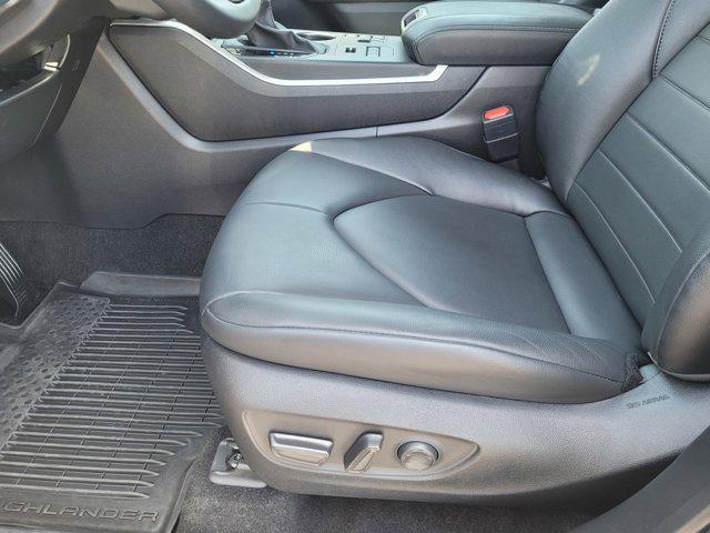 used 2024 Toyota Highlander car, priced at $48,900