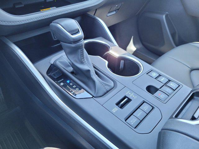 used 2024 Toyota Highlander car, priced at $48,900