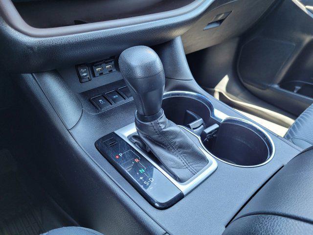 used 2019 Toyota Highlander car, priced at $23,900