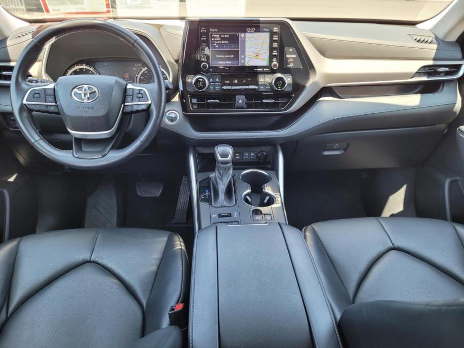 used 2022 Toyota Highlander car, priced at $35,500