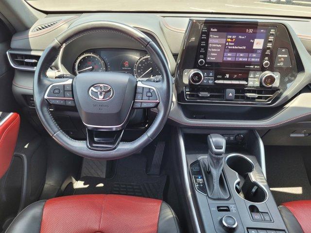 used 2021 Toyota Highlander car, priced at $38,900