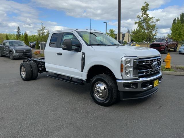new 2025 Ford F-350 car, priced at $60,575