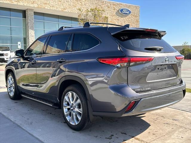 used 2021 Toyota Highlander car, priced at $33,000