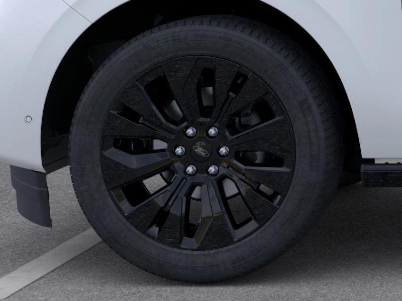 new 2025 Ford Expedition car, priced at $80,030