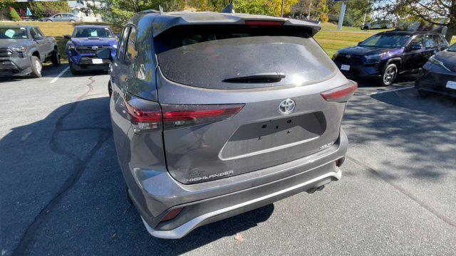 new 2025 Toyota Highlander car, priced at $51,423