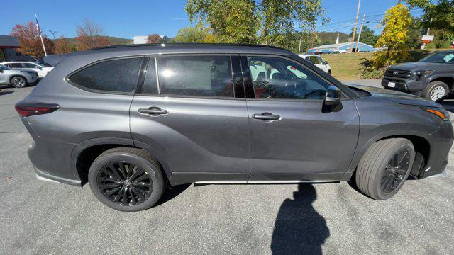new 2025 Toyota Highlander car, priced at $51,423