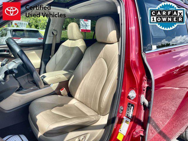 used 2020 Toyota Highlander Hybrid car, priced at $33,500
