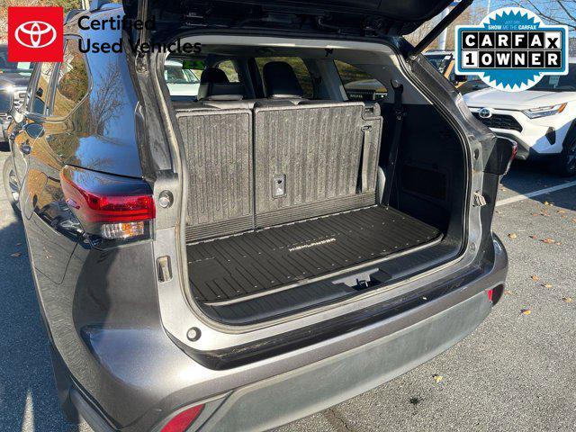 used 2023 Toyota Highlander car, priced at $38,500