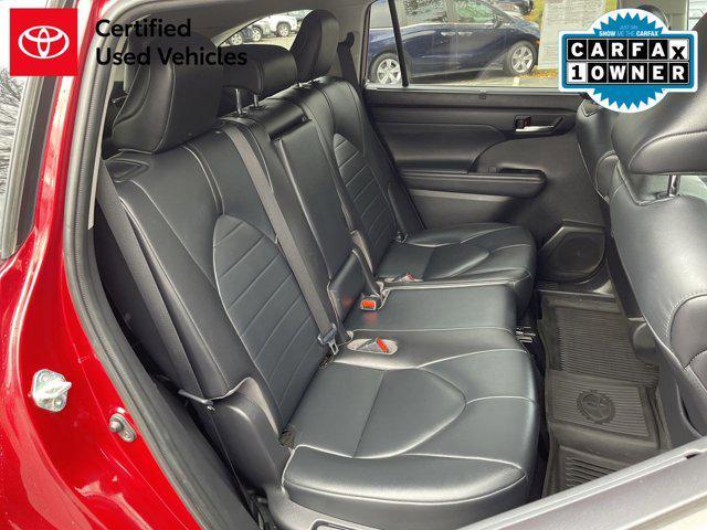 used 2021 Toyota Highlander car, priced at $27,900