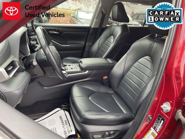 used 2021 Toyota Highlander car, priced at $27,900