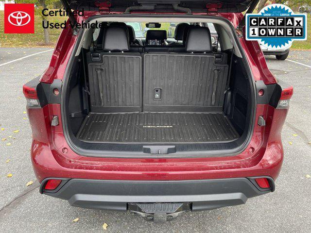used 2021 Toyota Highlander car, priced at $27,900