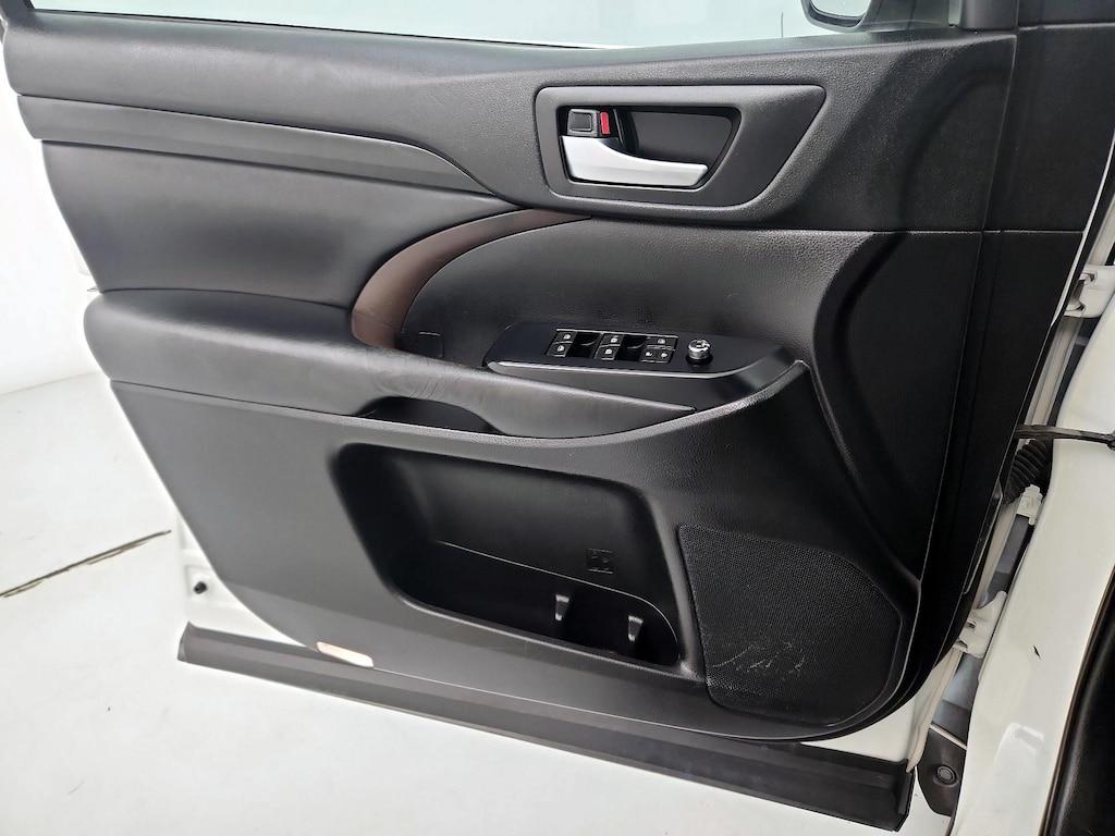 used 2019 Toyota Highlander car, priced at $28,998
