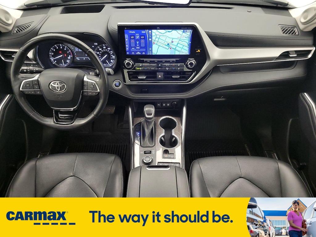 used 2021 Toyota Highlander car, priced at $33,998