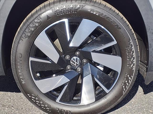 new 2026 Volkswagen Atlas Cross Sport car, priced at $44,817