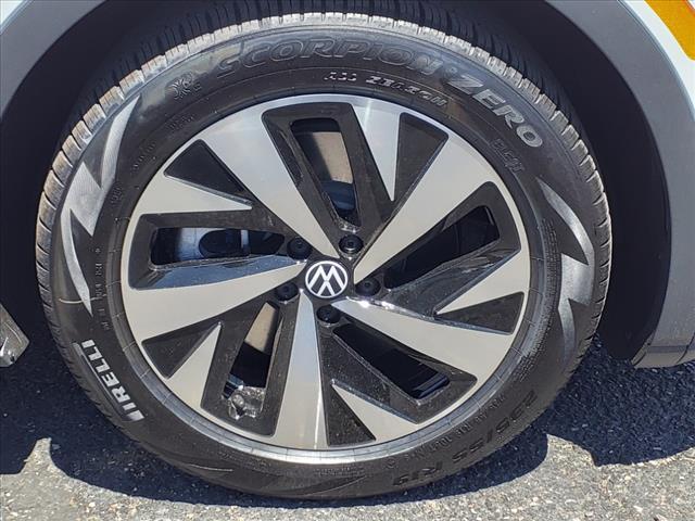 new 2024 Volkswagen ID.4 car, priced at $40,218