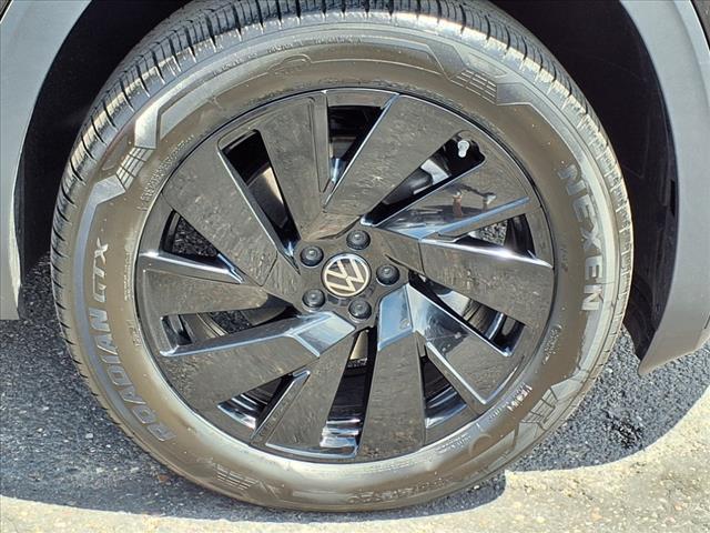 new 2025 Volkswagen Atlas car, priced at $45,787