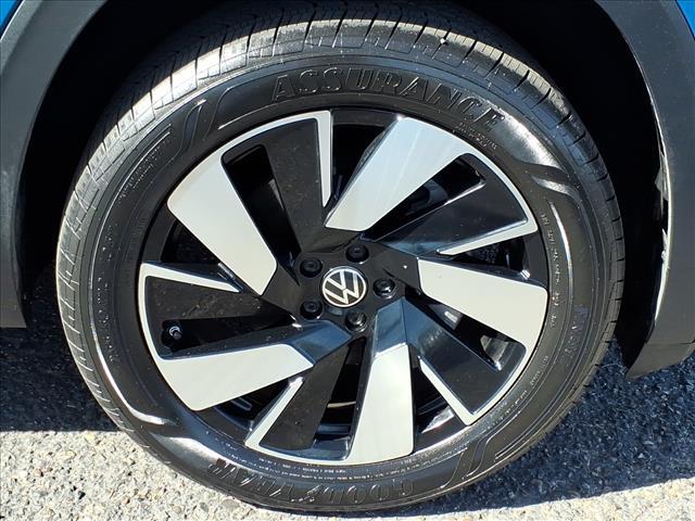 used 2025 Volkswagen Atlas Cross Sport car, priced at $35,998