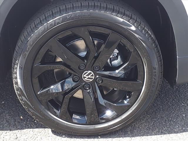 new 2024 Volkswagen Taos car, priced at $31,057