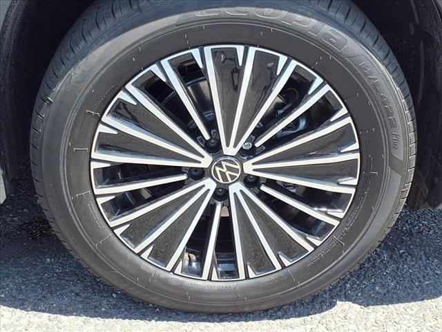 new 2025 Volkswagen Tiguan car, priced at $30,182